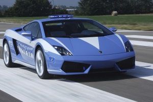 Una patrulla de policía italiana cubre 480 kilómetros en 2 horas para entregar un riñón